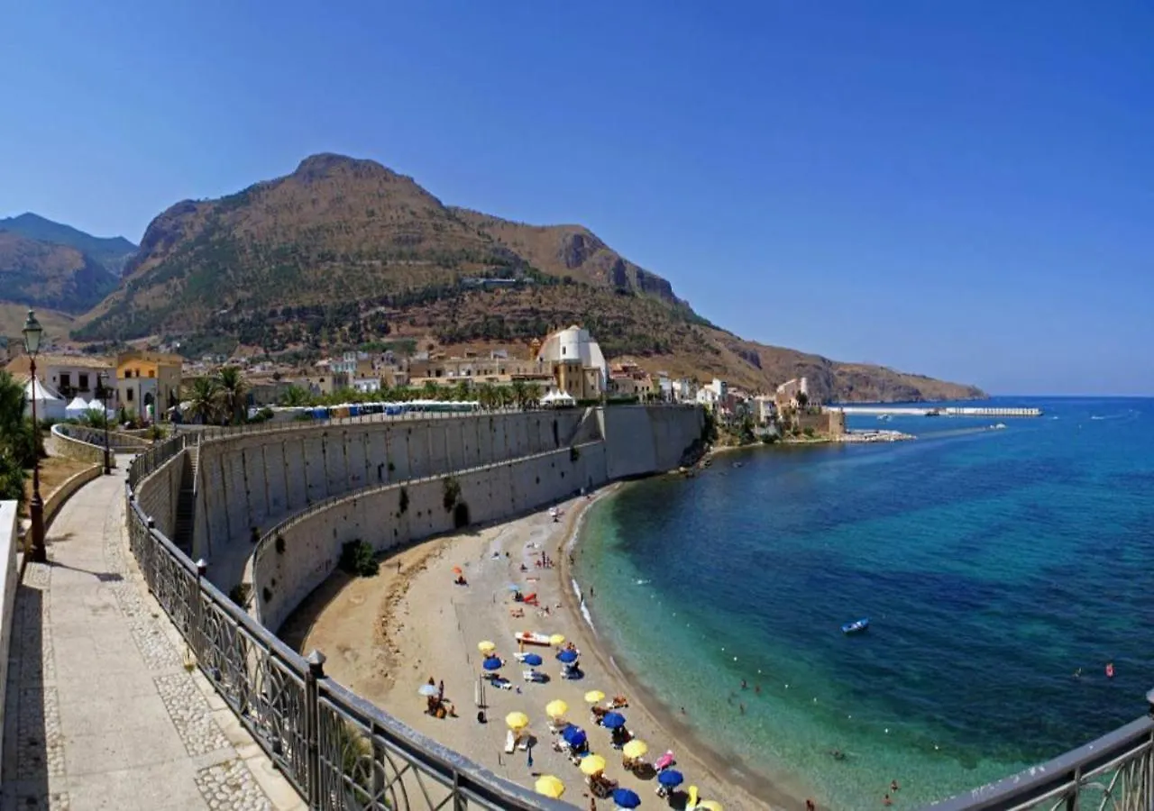 Casa Vacanza La Finestra Sul Porto Castellammare del Golfo Olaszország